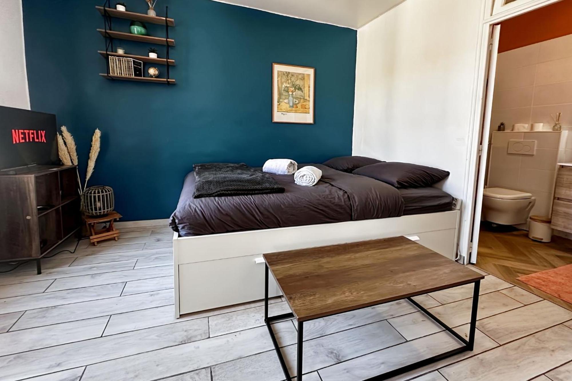 Entier Cosy Avec Balcon - Centre Apartment